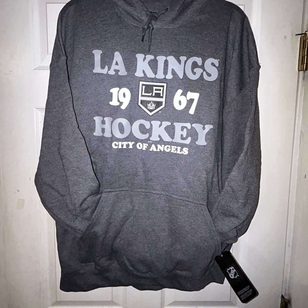 ๐๐๐๏ธ Los Angeles Kings NHL Hockey Marquee Stadium Hoodie ๐๏ธ๐ฅ
๐๐ - Picture 5 of 13